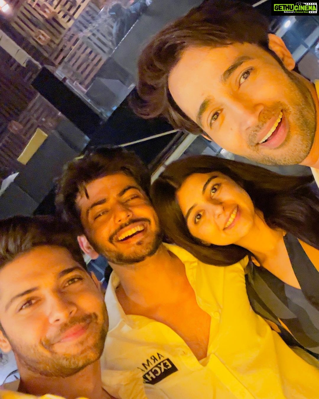Karan Sharma Instagram - What a wonderful night it was .. I had a great time @surabhi.samriddhi ☺️.. once again Wishing your mother @sumati.mehra a long and healthy life 🤗🥰 you both arranged a superb surprise Party for her ! Keep Rocking 🤘!