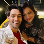 Karan Sharma Instagram - What a wonderful night it was .. I had a great time @surabhi.samriddhi ☺️.. once again Wishing your mother @sumati.mehra a long and healthy life 🤗🥰 you both arranged a superb surprise Party for her ! Keep Rocking 🤘!