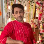 Karan Sharma Instagram - May this MAKAR SANKRANTI enlighten your life with the warmth of glory, and happiness. 🤗❤️! . . #happymakarsankranti #karansharma #sasuralsimarka2 #blessings