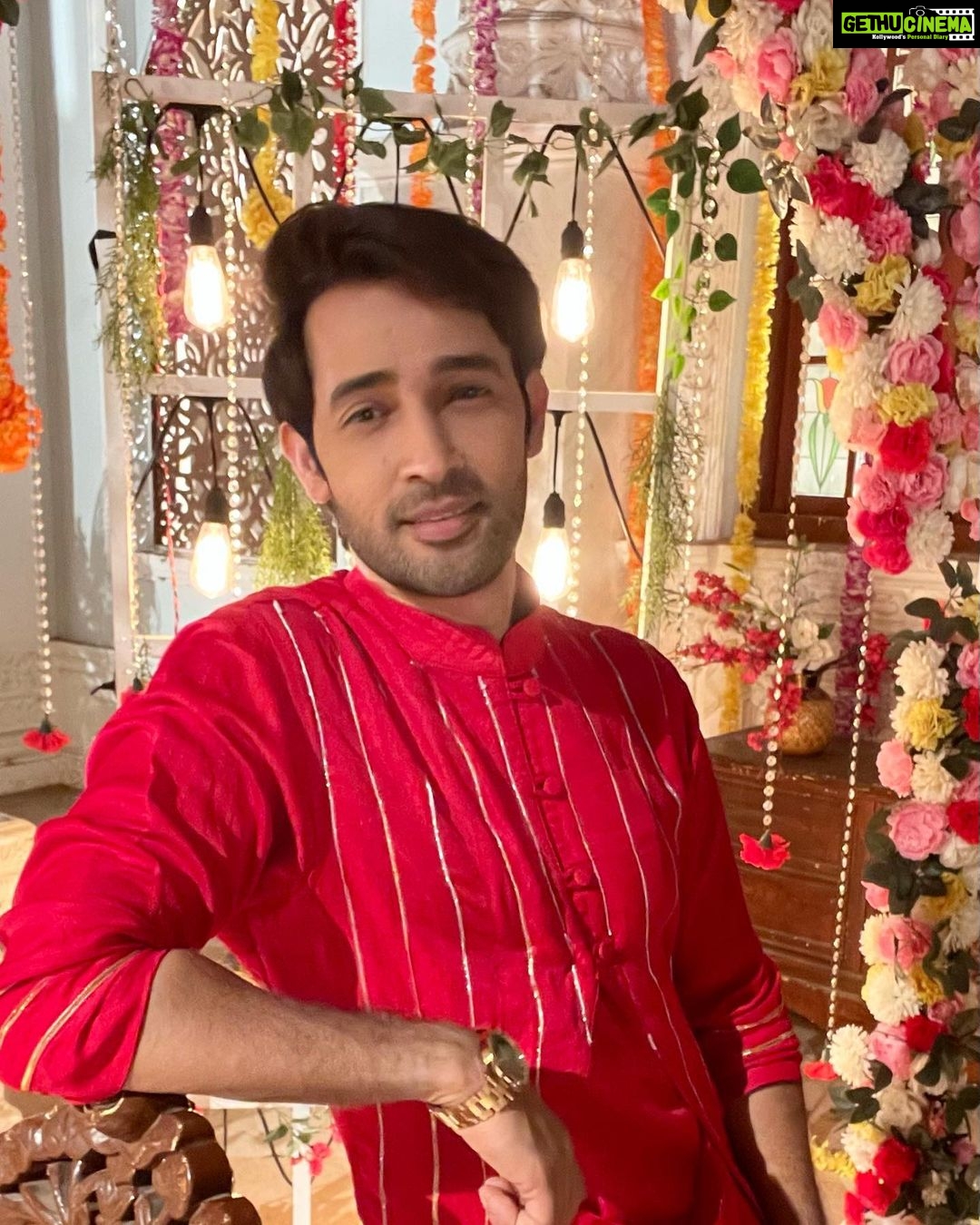 Karan Sharma Instagram - May this MAKAR SANKRANTI enlighten your life with the warmth of glory, and happiness. 🤗❤️! . . #happymakarsankranti #karansharma #sasuralsimarka2 #blessings