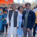 Karan Sharma Instagram - When on new year’s 1St day you plan to surprise Bappa by visiting Siddhivinayak temple.. But you find whole mumbai is here to surprise him 😬😂… and you come back home by visiting his temple from outside only 🙏🥰! . #ganpatibappamorya #sidhivinayak #blessings #karansharma