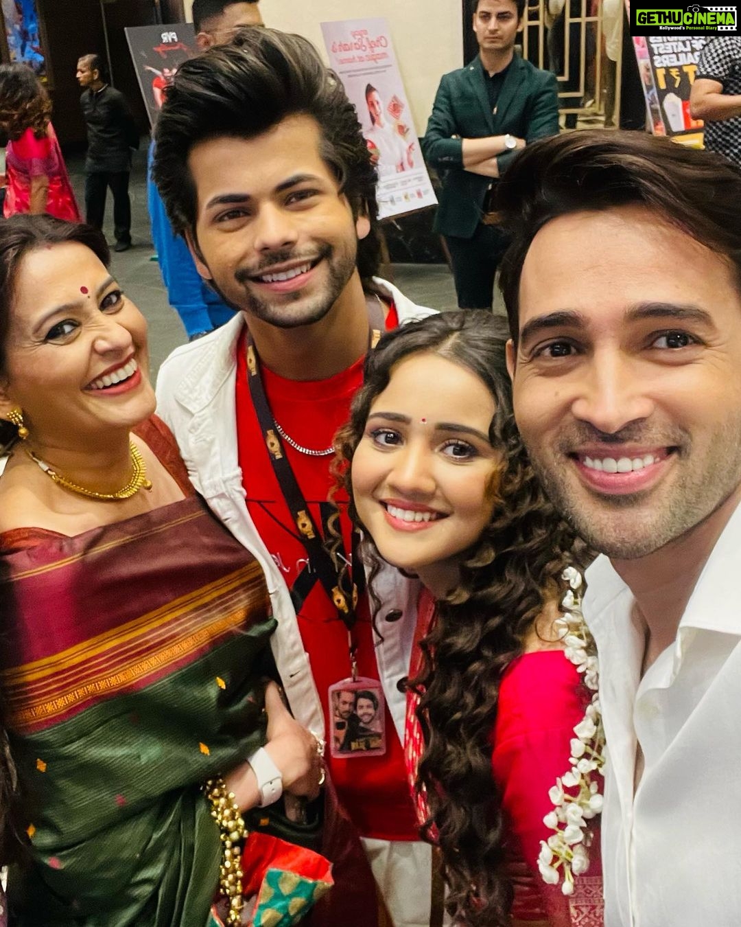 Karan Sharma Instagram - What a fun night it was 😍😍 - … You are a star in making @thesiddharthnigam .. after watching this film #kisikabhaikisikijaan we want more 😍😍.. Full power to you brother 🤗❤️ ..