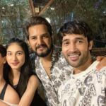 Karan Sharma Instagram - A night out with family ❤️ … we should meet often guys @rohandeep987 @nikita28sh @shivanisemwal954