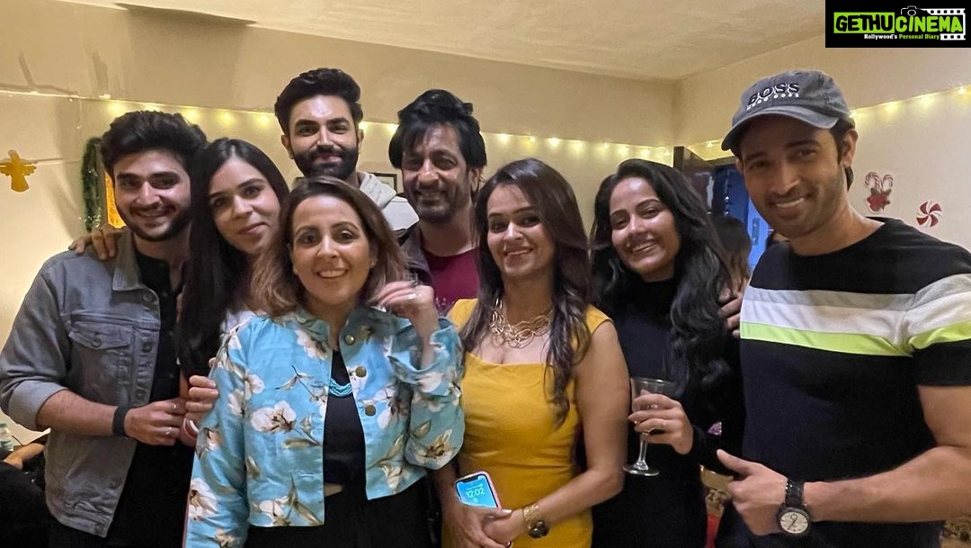 Karan Sharma Instagram - Thankyou for hosting this amazing get together @jayverma13 We all had great time ❤️🤗#sasuralsimarka2 #teamssk2 Mumbai, Maharashtra