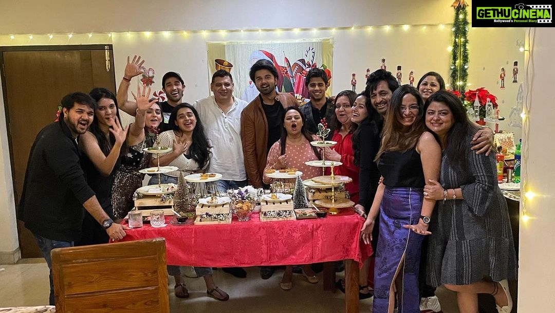 Karan Sharma Instagram - Thankyou for hosting this amazing get together @jayverma13 We all had great time ❤️🤗#sasuralsimarka2 #teamssk2 Mumbai, Maharashtra