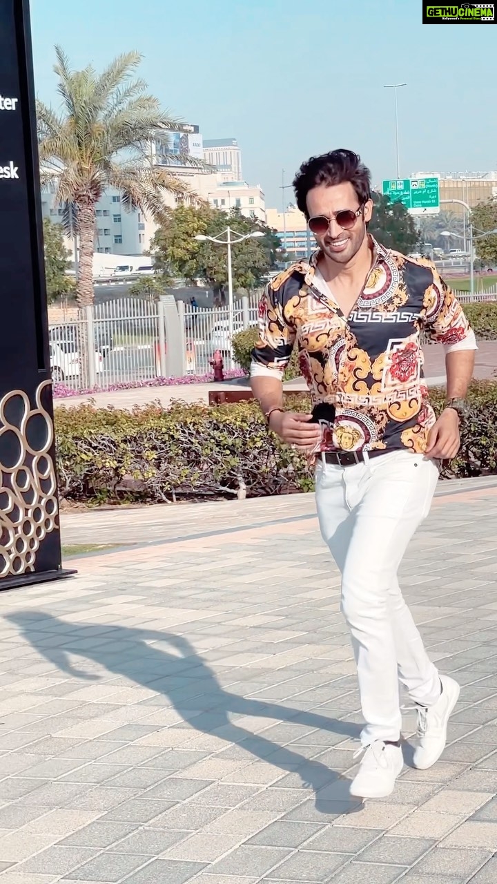Karan Sharma Instagram - Eid Mubarak 🌙 ♥️🌹 . . #karansharma #reels #dubai #eidmubarak