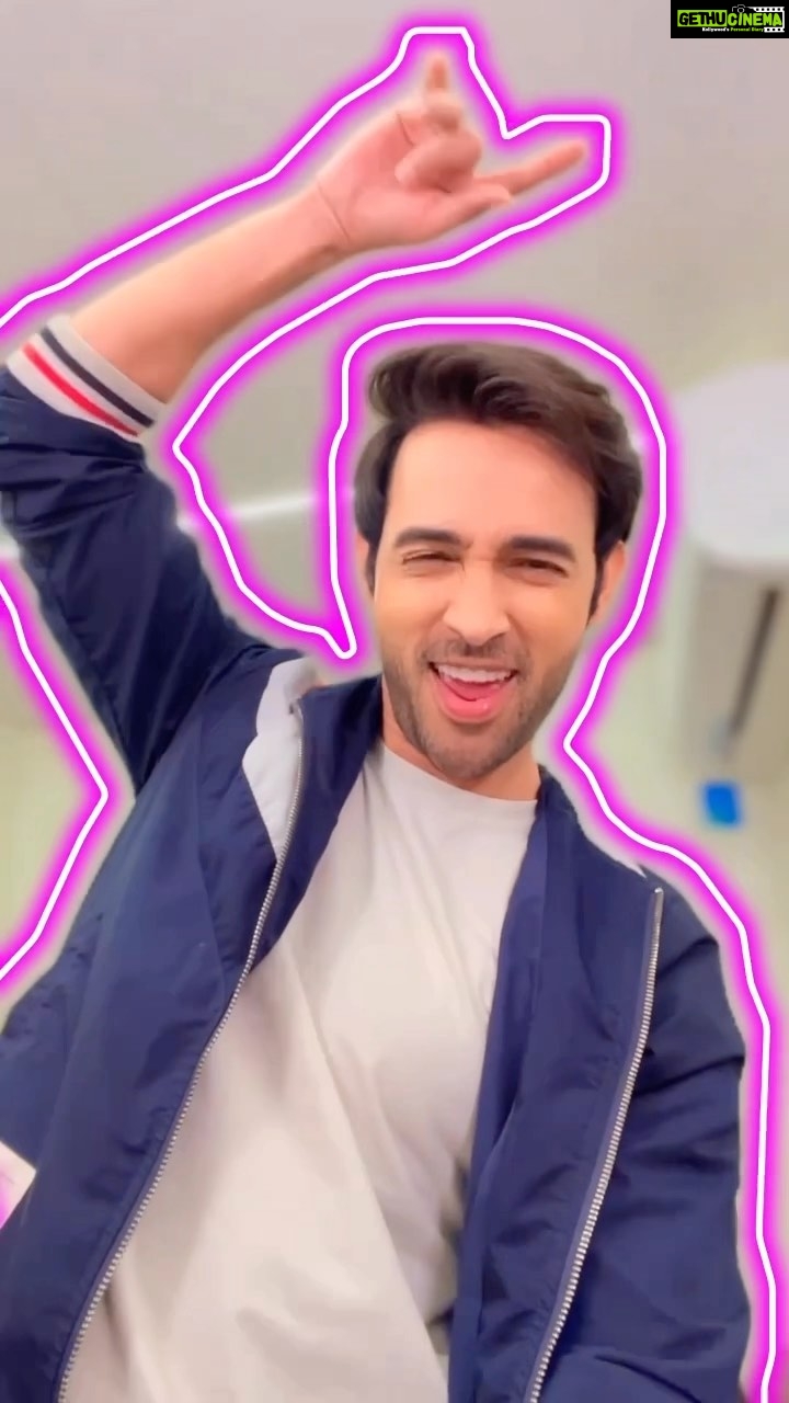 Karan Sharma Instagram - Rohtak Te Tera Suit Sawadu - Jhajjar Te Me Ghagra ππΊ β¦ #karansharma #trendingreels . #birthday #kakawrld #pranjaldahiya #meghakishore #raoinderjeetsingh #gemtunesharyanvi #gemtunes #gemdigital #newharyanvisong #latestharyanvisong #newsong #haryanvisong #haryanvisongs2022 #birthdaysong