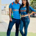 Karan Sharma Instagram - She had no idea that I was making a reel 😬.. so jesa bhi bana hai kam chala lena 😄 @tanyasharma27 #ankhanvichsurmakala #surmakaala #karansharma #tanyasharma #ssk2 #reevaan