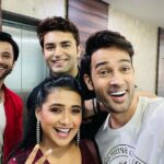 Karan Sharma Instagram - It was a pleasant surprise to meet all of you guys ❤️🤗😘 @akashrjagga @summitbhardwaj @radhikamuthukumar_official #friendshipgoals #karansharma #sasuralsimarka2