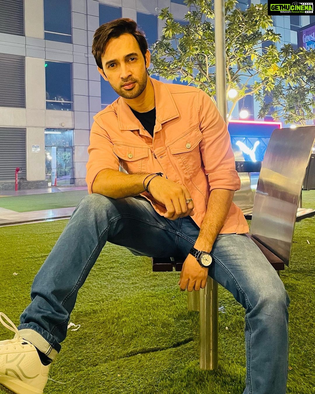 Karan Sharma Instagram - Think about other’s good and GOD will take care of yours well being 🥰 .. #karansharma #thoughts #goodevening
