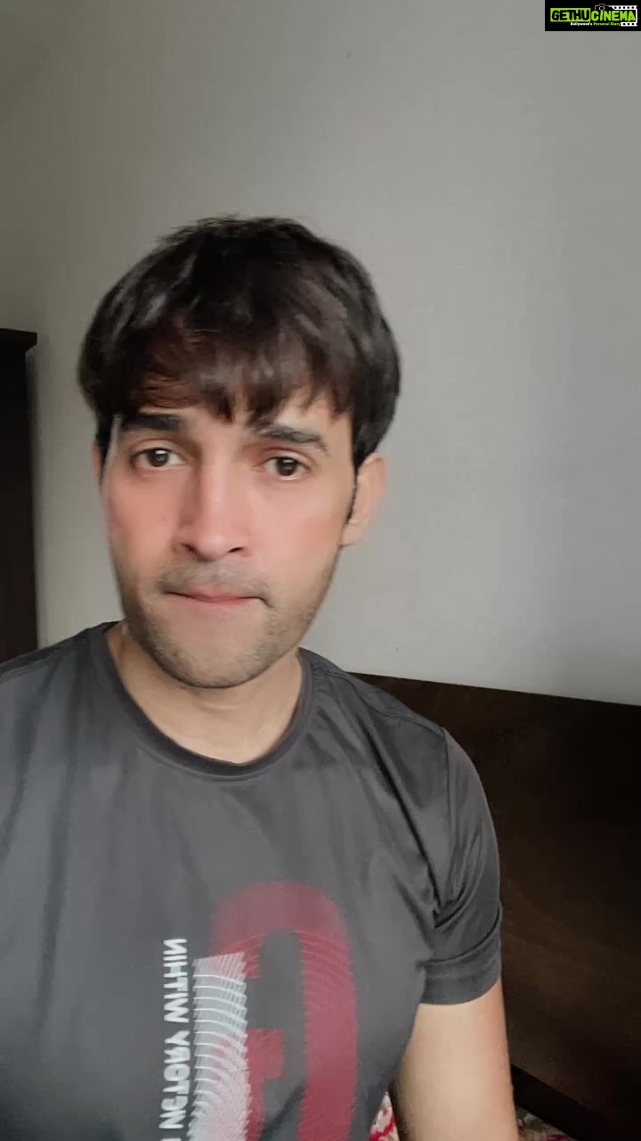 Karan Sharma Instagram - #live - Thank you all for joining me on LIVE 🤗- btw Hair style kesa laga 😉 ..