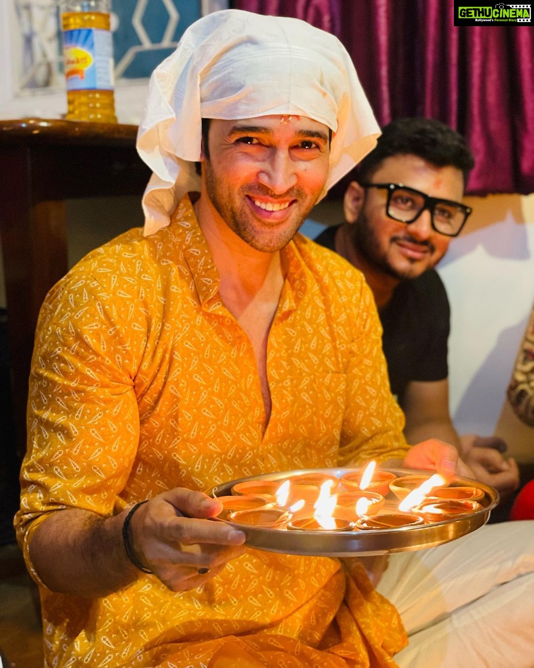 Karan Sharma Instagram - Deepawali 🪔 🪔… ❤️🎉 #festivevibes #family #friends