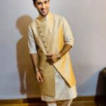 Karan Sharma Instagram - Happy Wali Diwali 🪔 sabko 🎉🤗🥰 #diwalivibes . . . Outfit: @dressageinc Sourcing Management: @gideonalliance @reemabhaduri Brand Collab @dharmishthadagia
