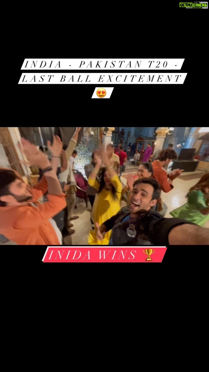 Karan Sharma Instagram - #indiawins - Indian Team gave us a Diwali gift 🎁- 😍😍🏆🏆 - and we all celebrated this moment on set 😍😍 #sasural