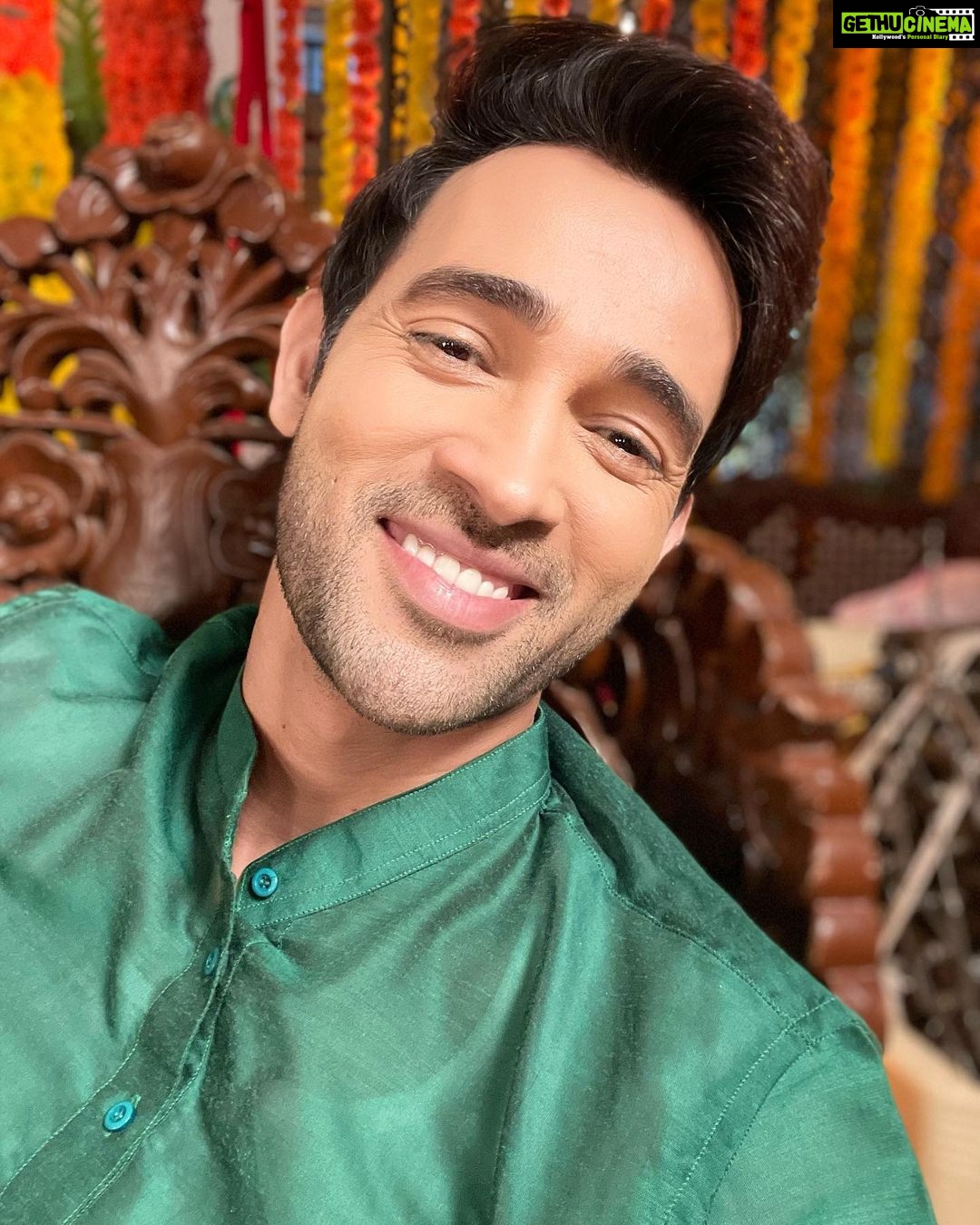 Karan Sharma Instagram - Happy Dhanteras to all 💰❤️🎉🤗#happydhanderas #featival #bleesing