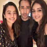 Karan Sharma Instagram - Some unseen pics from Kittu’s birthday party .. @tanyasharma27 @summitbhardwaj @sanctimonious_fanatic 😍🤗 and some last moment fun photography with Helly 😃 @hellyshahofficial ! . #friendshipgoals #karansharma #friends