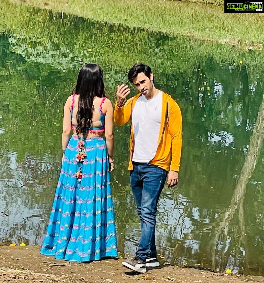 Karan Sharma Instagram - Outdoor shoot ka maza hi kuch our hai 😎 @tanyasharma27 … #sasuralsimarka2 #reevaan #vivaan #reema