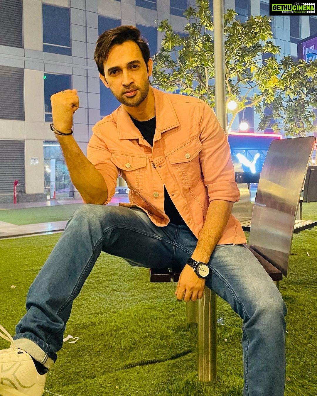 Karan Sharma Instagram - Think about other’s good and GOD will take care of yours well being 🥰 .. #karansharma #thoughts #goodevening