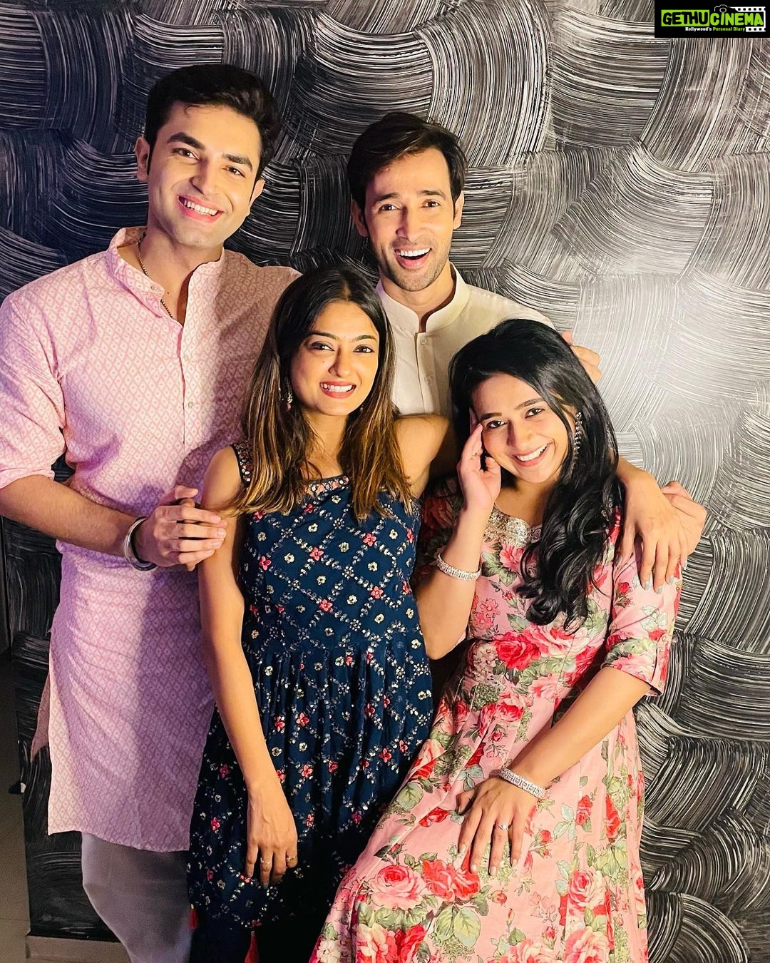 Karan Sharma Instagram - Diwali Celebrations with my besties 🎉🪔🥰🤗 #diwali #diwalivibes #festivevibes #karansharma