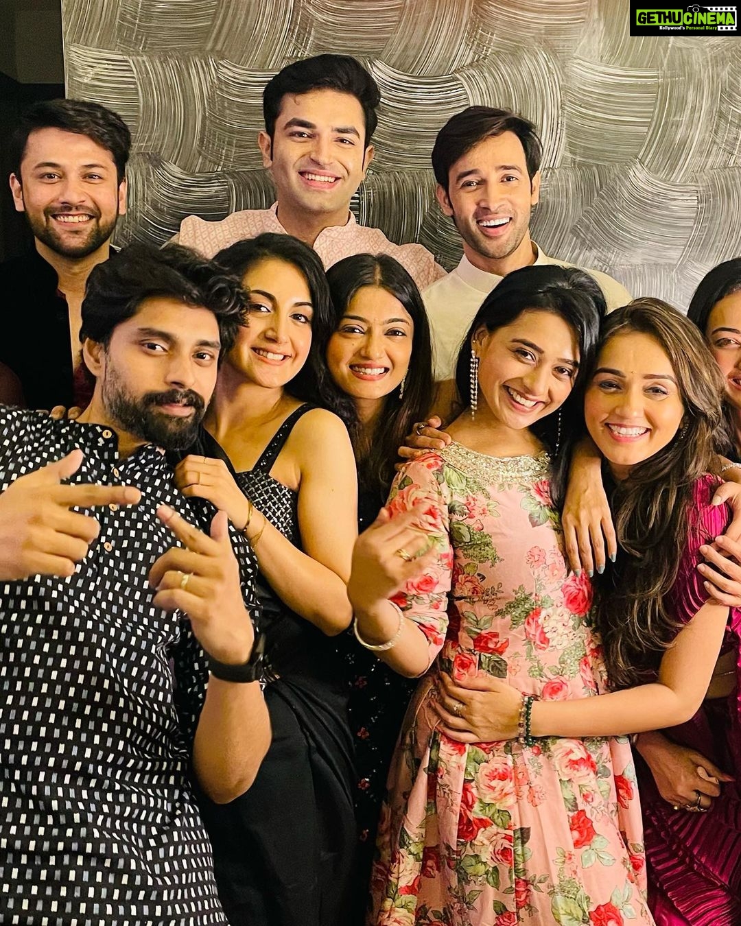 Karan Sharma Instagram - Diwali Celebrations with my besties 🎉🪔🥰🤗 #diwali #diwalivibes #festivevibes #karansharma