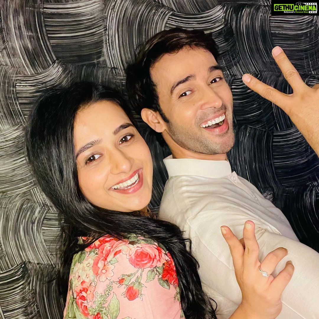 Karan Sharma Instagram - Diwali Celebrations with my besties 🎉🪔🥰🤗 #diwali #diwalivibes #festivevibes #karansharma