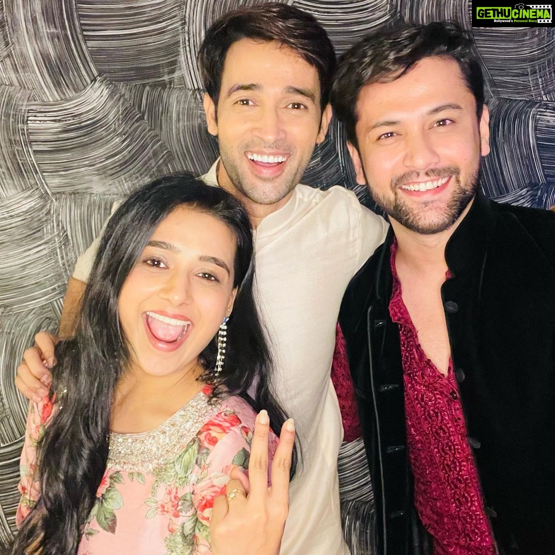 Karan Sharma Instagram - Diwali Celebrations with my besties 🎉🪔🥰🤗 #diwali #diwalivibes #festivevibes #karansharma
