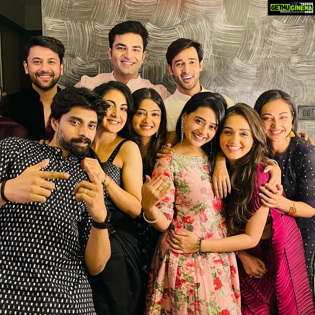 Karan Sharma Instagram - Diwali Celebrations with my besties 🎉🪔🥰🤗 #diwali #diwalivibes #festivevibes #karansharma