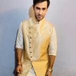 Karan Sharma Instagram - Happy Wali Diwali 🪔 sabko 🎉🤗🥰 #diwalivibes . . . Outfit: @dressageinc Sourcing Management: @gideonalliance @reemabhaduri Brand Collab @dharmishthadagia