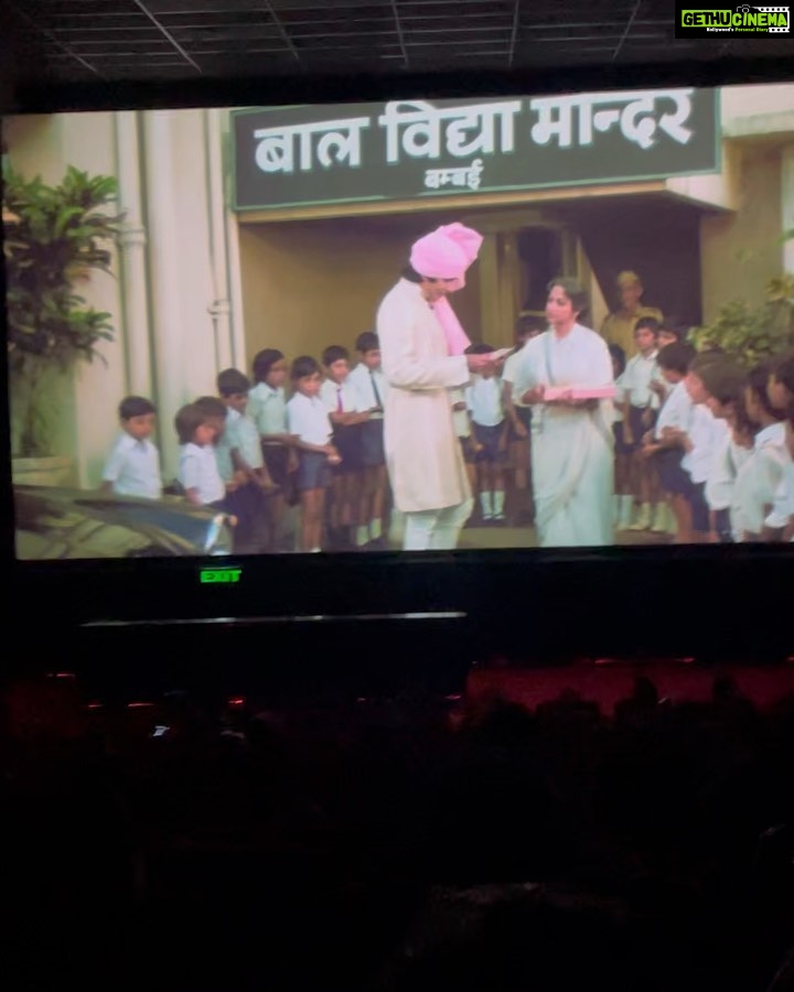Karan Sharma Instagram - What an awesome evening it was to watch 1982 film Namak Halaal on BIG SCREEN 🥹😍… LOVE YOU @amitabhbachchan SIR … you are incredible ! #happybirthday #amitabhbachchan #karansharma