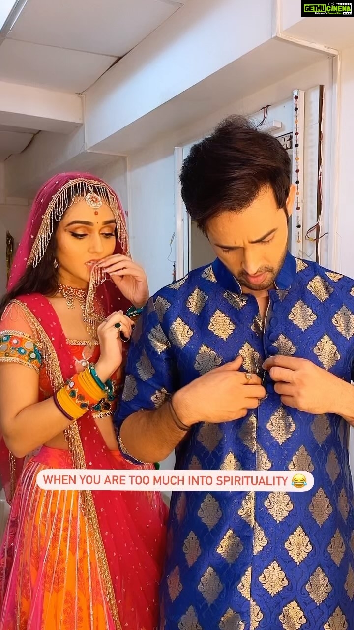 Karan Sharma Instagram - Ye apke sath bhi ho sakta hai 🧐… When you mix spirituality and family 😬😂 @tanyasharma27 . #fun #reels #instagram #sprituality #family #sasuralsimarka2 #karansharma #tanyasharma #reevaan
