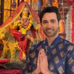 Karan Sharma Instagram - Happy Navratri to all 🙏🤗. . May your home be blessed with the lotus feet of Maa Durga which bring into your life eternal happiness and smiles,Wishing all of you a very happy navratri🙏Jai Mata Di🙏 #karansharma #happynavratri #jaimatadi