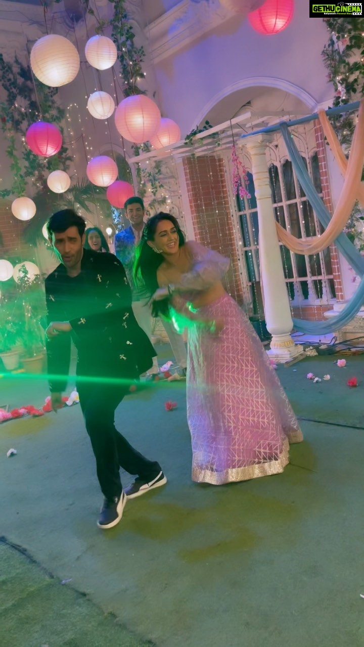 Karan Sharma Instagram - Dance Ka bhoot 👻 24/7 ya 🤣☺️ . . #reels #reelitfeelit #reelkarofeelkaro #dancekabhoot #trendsetter #trending #dancer #dance #tanyasharma #karansharma