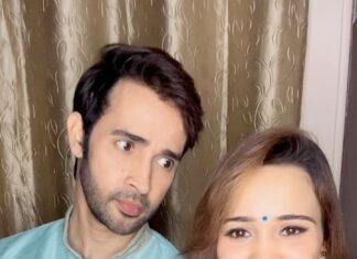 Karan Sharma Instagram - 😂😂 sorry @karansharmaa_official . #AshiSingh #AshiSinghReels #FunnyReel