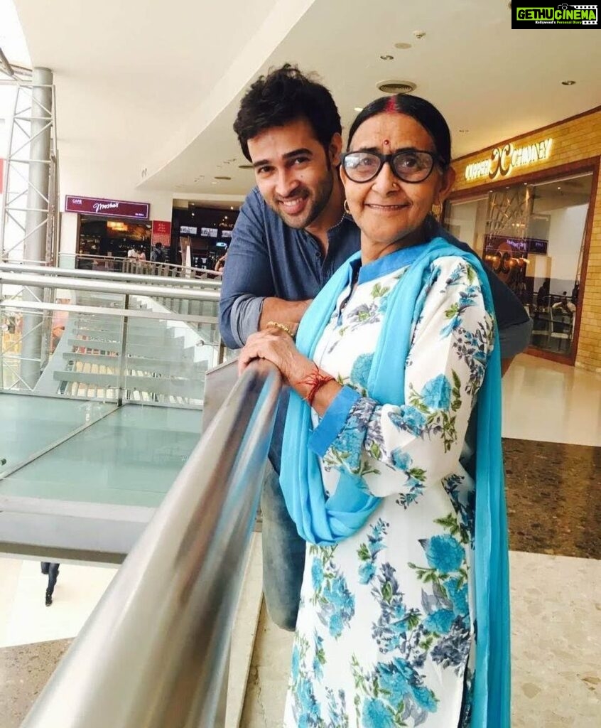 Karan Sharma Instagram - It’s true - The love which you get from your mother is the purest form of LOVE ❤️ .. HAPPY MOTHER’S DAY TO ALL 🤗❤️ #happymothersday #karansharma #mother #love #blessings
