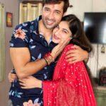 Karan Sharma Instagram – Happy Raksha Bandhan to all … I got 7 Rakshi’s today 😍😍 @shivanisemwal954 #sonu Di . Lots of love and best wishes to all my sisters ! Sushma Di ,Sumitra , Lalita , Rajani , Shivani and my Sonu Di 🤗🥰😘 … #sisterlove #rakshabandhan #karansharma