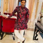 Karan Sharma Instagram - Will vivaan except Reema ? - keep watching #sasuralsimarka2 at 6pm only on @colorstv @rstfofficial . #karansharma #vivaan #sasuralsimarka2 #mensstyle #mensfashion