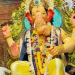 Karan Sharma Instagram - Aaj Lalbaugcha Raja ke Darshan pake bahut sukunon mila 🙏🥰 @lalbaugcharaja …Thank you so much Bappa for giving us this chance @paulsonthomasofficial @shivanisemwal954 @acharaya_karun 🤗🙏 ! #lalbaughcharaja #karansharma #blessings लालबागचा राजा सार्वजनिक गणेशोत्सव मंडळ