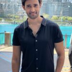 Karan Sharma Instagram - Do you think black suits me 😎 ? #karansharma #travelphotography #duabi . . #maninblack #bhurjkhalifa