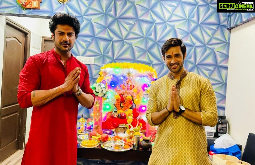 Karan Sharma Instagram - Bappa ese hi Kripa banaye rake @kapooraashish . May you achieve all your goals in life ! Ganpati Bappa Moriya 🥰🙏!