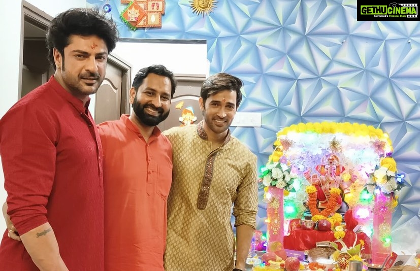 Karan Sharma Instagram - Bappa ese hi Kripa banaye rake @kapooraashish . May you achieve all your goals in life ! Ganpati Bappa Moriya 🥰🙏!