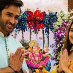 Karan Sharma Instagram - Ashiiii ke Ghar pe Bappa ke bahut pyaare Darshan huwe 🙏 our bahut sari gap sap bhi huwi 😬😍… @i_ashisinghh . May Bappa Bless you and your family with lots of Happiness and success Ashi ! 🙏