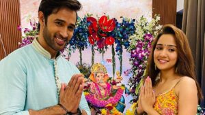 Karan Sharma Instagram - Ashiiii ke Ghar pe Bappa ke bahut pyaare Darshan huwe 🙏 our bahut sari gap sap bhi huwi 😬😍… @i_ashisinghh . May Bappa Bless you and your family with lots of Happiness and success Ashi ! 🙏