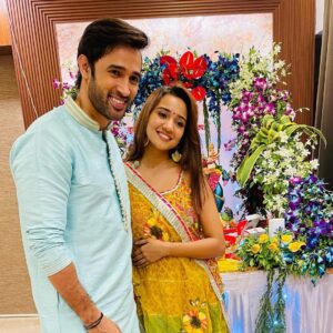 Karan Sharma Instagram - Ashiiii ke Ghar pe Bappa ke bahut pyaare Darshan huwe 🙏 our bahut sari gap sap bhi huwi 😬😍… @i_ashisinghh . May Bappa Bless you and your family with lots of Happiness and success Ashi ! 🙏