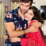 Karan Sharma Instagram - Happy Raksha Bandhan to all … I got 7 Rakshi’s today 😍😍 @shivanisemwal954 #sonu Di . Lots of love and best wishes to all my sisters ! Sushma Di ,Sumitra , Lalita , Rajani , Shivani and my Sonu Di 🤗🥰😘 … #sisterlove #rakshabandhan #karansharma