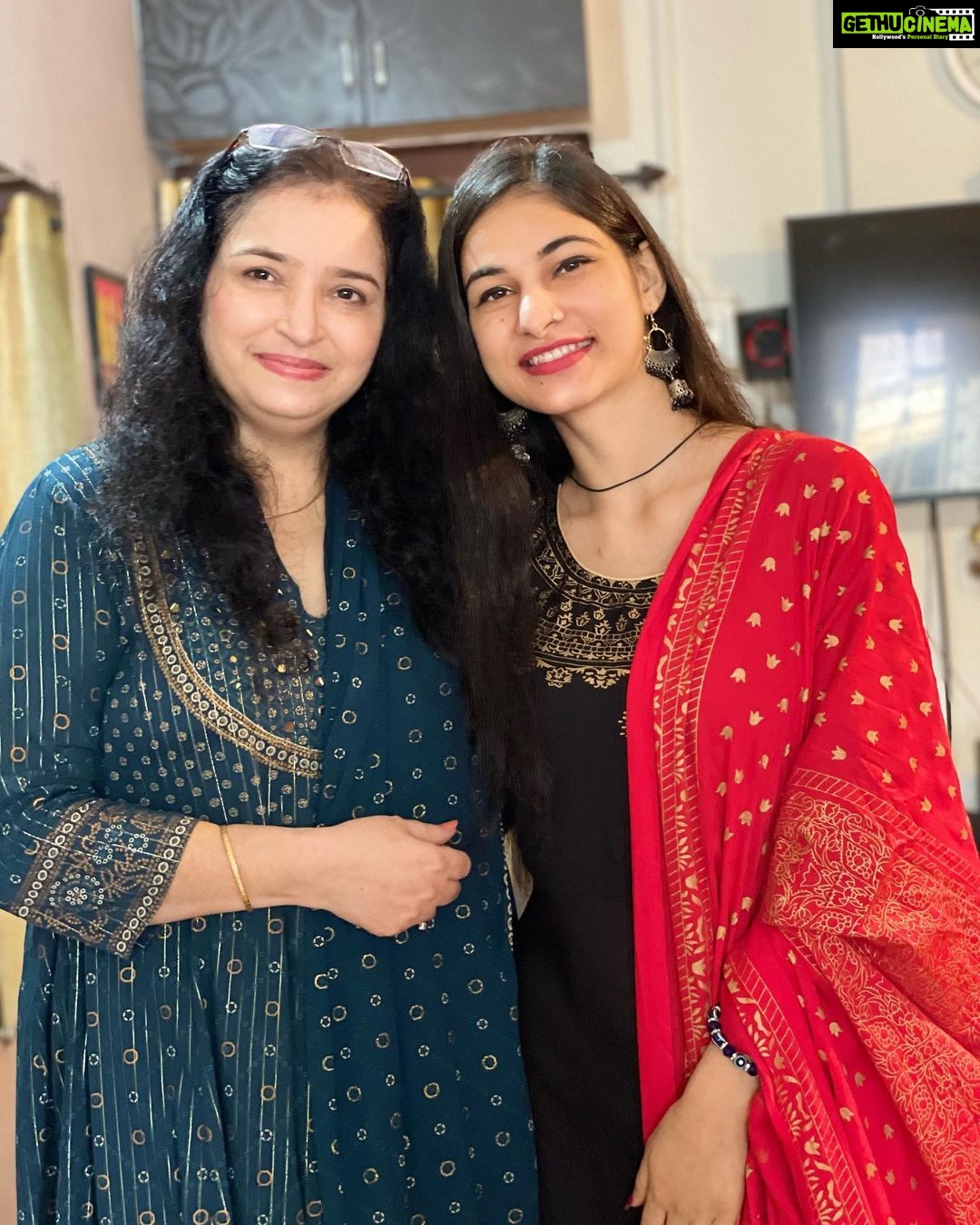 Karan Sharma Instagram - Happy Raksha Bandhan to all β¦ I got 7 Rakshiβs today ππ @shivanisemwal954 #sonu Di . Lots of love and best wishes to all my sisters ! Sushma Di ,Sumitra , Lalita , Rajani , Shivani and my Sonu Di π€π₯°π β¦ #sisterlove #rakshabandhan #karansharma
