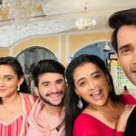 Karan Sharma Instagram - Happy Friendship day to all from team #sasuralsimarka2 🤗🥰@tanyasharma27 @avinashmukherjee_ @radhikamuthukumar_official @rakshit_wahi_official … And keep watching us only on @colorstv ☺️! Mumbai, Maharashtra