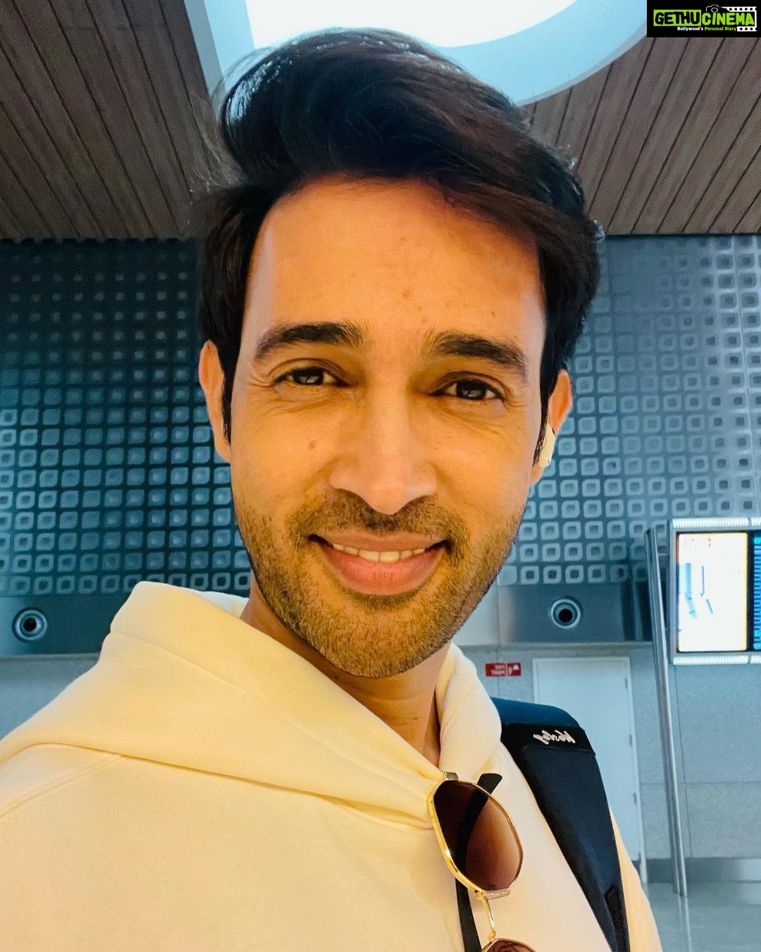 Karan Sharma Instagram - Student look selfie .. how’s it guys … #lookoftheday #karansharma #