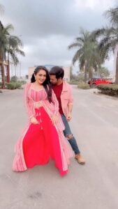 Karan Sharma Instagram - Baat to sach hai bhai sahab … Vivaan ki Reema ka Chehra chamkeela to hai 😬 ❤️ @tanyasharma27 #chamkeelachehra #karansharma #tanyasharma #badshah #sasuralsimarka2