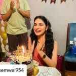 Karan Sharma Instagram - Happy birthday Shivani - And much love to all who made it possible to make her birthday memorable! 🥳🤗❤️ ! Posted @withregram • @shivanisemwal954 Thank you so much all of you for making my birthday so special… -I can’t express my feeling in words 🤗🙏 . @nikita28sh @rohandeep987 @tanyasharma27 @sudeeshfilms @radhikamuthukumar_official @avinashmukherjee_ @vibhusharma_official @jits_adtani @chawlakajal @prashant_muzumdar @aebyborntoshine @kreetika10 @dharmishthadagia @itsshubhanshisingh @paulsonthomasofficial @summitbhardwaj #rahilbhai #rahulbhai .. Love you all ❤️ . . #happybirthdaytome #blessings #family #friends