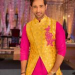 Karan Sharma Instagram - EID MUBARAK 🌙 🤗🌹 #eidmubarak #karansharma #festivalfashion #festivewear #blessings